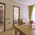 Anghel Aparthotel 3*