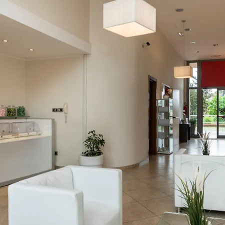 Anghel Aparthotel 3*